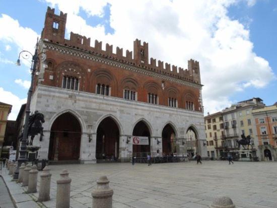 Lu.Lu Suite And Rooms Piacenza Zewnętrze zdjęcie